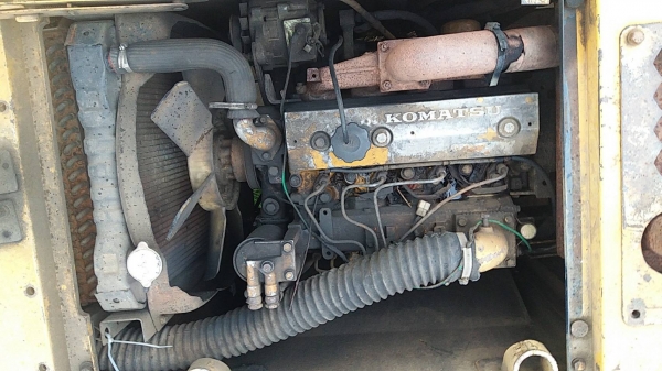 ขาย 275,000 KOMATSU pc 60-6 ไฟฟ้าตัด เครื่องดี ปั้มแรง เอวแน่น ช่วงล่างเต็ม แต่เก๋งไม่สวย รถพร้อมใช้ รถอยู่ ชลบุรี แหลมฉบัง 090-772-3710 090-772-3708