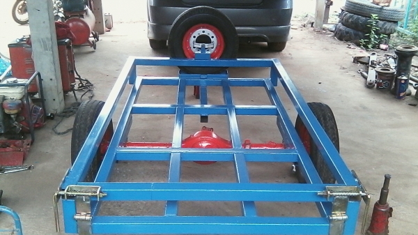 รถพ่วงเล็กต่อท้ายรถยนต์หรือรถไถเล็ก