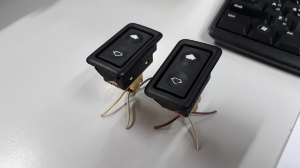 สวิทช์ กดขึ้น ลงกระจก BMW E36 แท้ สวิทช์ กดขึ้น ลงกระจก BMW E36 แท้