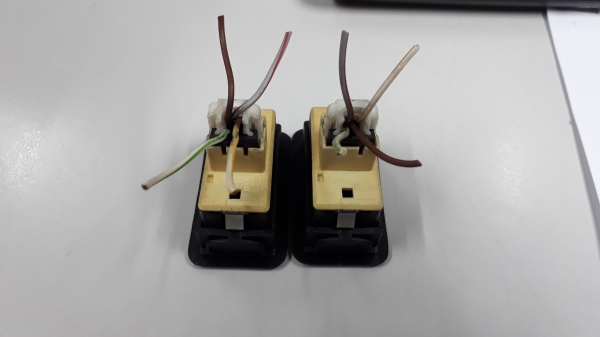 สวิทช์ กดขึ้น ลงกระจก BMW E36 แท้ สวิทช์ กดขึ้น ลงกระจก BMW E36 แท้