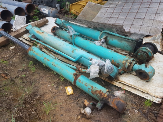 กระบอกไฮดรอลิคkobelco 907mark2มีครบคัน แยกก็ขาย สวยครับ