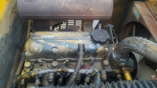 รถบด หน้าเหล็กหลังยาง ขนาด4ตัน ยี่ห้อ BOMAG รุ่น BW121AC