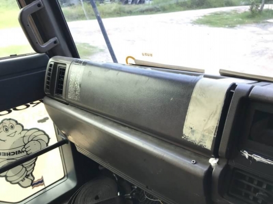 ขาย 565,000 บาท ISUZU ROCKY 175 แรง 1 เพลา ตู้ 10 บาน ยาว 7.2 เมตร FVM12MY เครื่อง 6BG1-175 แรง หัวบาง ยางดี คัสชีสวย แอร์เย็น เอกสารเล่ม ทะเบียน  รถอยู่  ชลบุรี โทร 0610710295  สนใจ รายการสินค้า อื่นๆ ที่ เว็ปไชค์ Truck2Hand  https://www.truck2hand.com/i