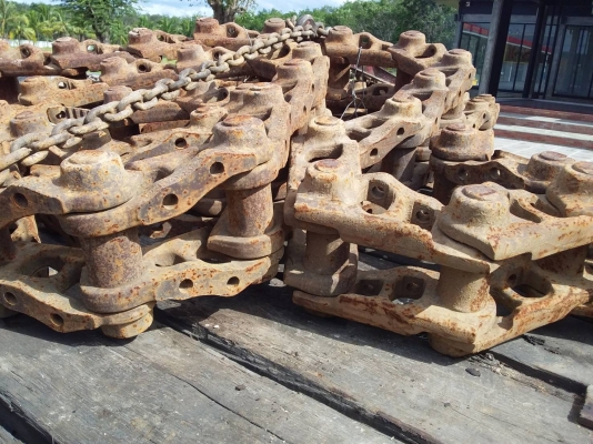 ขายโซ่เปล่า รถแทรกเตอร์ CAT-D-4-H สภาพตามรูป.บู้ชน้้ำมัน ตรา CAT ขายไม่แพงครับ