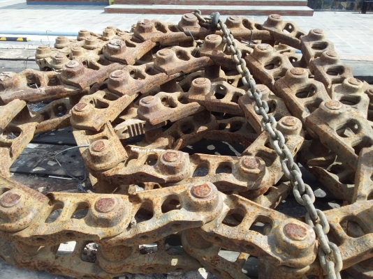 ขายโซ่เปล่า รถแทรกเตอร์ CAT-D-4-H สภาพตามรูป.บู้ชน้้ำมัน ตรา CAT ขายไม่แพงครับ