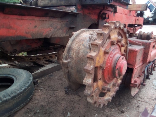 ขายช่วงล่างรถเกี่ยวข้าว10htเพาใหญ่พร้อมชุดสะโพกชุดเฟรมสเตอล้อนำครบสนใจโทร0641019335/0807346335