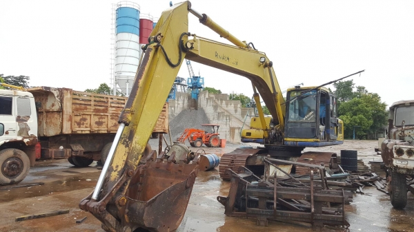 ขาย แบคโฮ KOMATSU PC200-6 ใส่เครื่อง MITSU 6D16 195 แรงม้า ปั้มเดิม ช่วงล่างเต็ม ไฟฟ้าตัดแล้ว เอกสารใบซื้อขาย