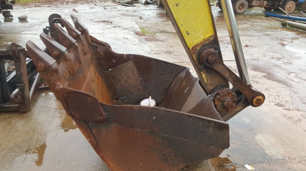 ขาย แบคโฮ KOMATSU PC200-6 ใส่เครื่อง MITSU 6D16 195 แรงม้า ปั้มเดิม ช่วงล่างเต็ม ไฟฟ้าตัดแล้ว เอกสารใบซื้อขาย