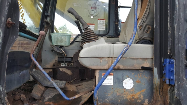 ขาย แบคโฮ KOMATSU PC200-6 ใส่เครื่อง MITSU 6D16 195 แรงม้า ปั้มเดิม ช่วงล่างเต็ม ไฟฟ้าตัดแล้ว เอกสารใบซื้อขาย