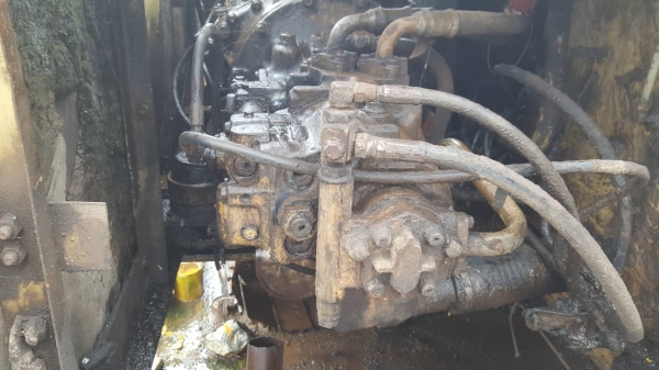 ขาย แบคโฮ KOMATSU PC200-6 ใส่เครื่อง MITSU 6D16 195 แรงม้า ปั้มเดิม ช่วงล่างเต็ม ไฟฟ้าตัดแล้ว เอกสารใบซื้อขาย