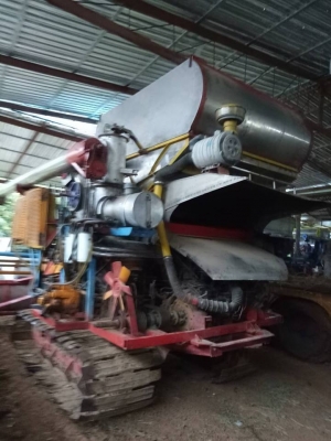 ขายรถเกี่ยวข้าวไทยเส็ง เครื่อง210 ปั๊ม23โซ่ดี มอเตอร์90ช่วงล่าง10 สภาพพร้อมทำงาน