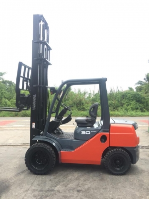 ขาย TOYOTA 8FD30  รถนอกเก่าญี่ปุ่น ดีเซล 3Z  เสายกสูง 5 เมตร งาฮิ้ง