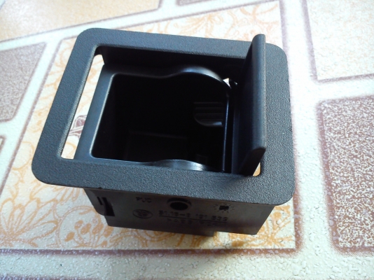 ช่องที่เขี่ยบุหรี่ด้านหลัง BMW3 E36 ช่องที่เขี่ยบุหรี่ด้านหลัง BMW3 E36