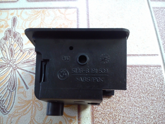 ช่องที่เขี่ยบุหรี่ด้านหลัง BMW3 E36 ช่องที่เขี่ยบุหรี่ด้านหลัง BMW3 E36