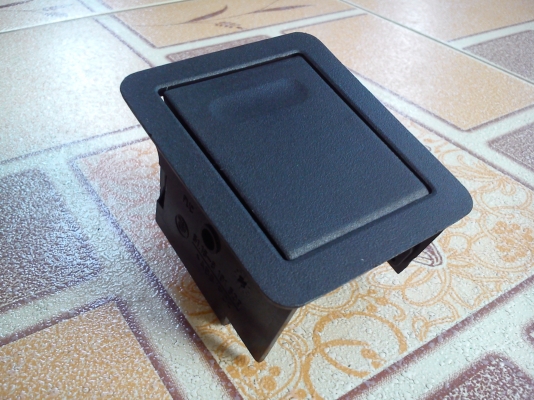 ช่องที่เขี่ยบุหรี่ด้านหลัง BMW3 E36 ช่องที่เขี่ยบุหรี่ด้านหลัง BMW3 E36