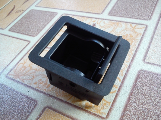 ช่องที่เขี่ยบุหรี่ด้านหลัง BMW3 E36 ช่องที่เขี่ยบุหรี่ด้านหลัง BMW3 E36