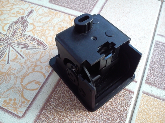 ช่องที่เขี่ยบุหรี่ด้านหลัง BMW3 E36 ช่องที่เขี่ยบุหรี่ด้านหลัง BMW3 E36