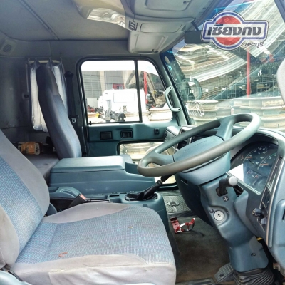 หัวเก๋ง Nissan UD Condor หน้า V สีสดๆ สภาพภายนอก-ภายใน พร้อมใช้งานเอาไปวางแทนหัวเก่าได้เลย