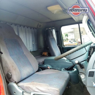 หัวเก๋ง Nissan UD Condor หน้า V สีสดๆ สภาพภายนอก-ภายใน พร้อมใช้งานเอาไปวางแทนหัวเก่าได้เลย