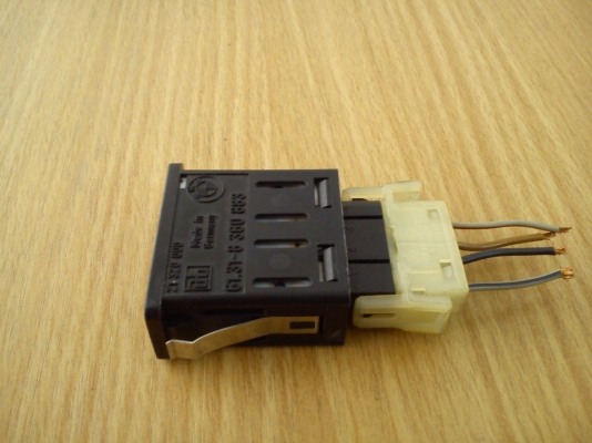 สวิทช์ปรับระดับไฟหน้า ของรถ BMW E36 สวิทช์ปรับระดับไฟหน้า ของรถ BMW E36