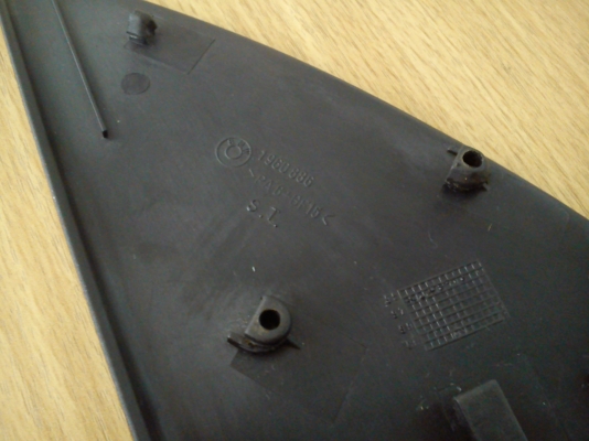 สามเหลี่ยมปิดหลังกระจกมองข้าง BMW E36 เเท้ สามเหลี่ยมปิดหลังกระจกมองข้าง BMW E36 เเท้