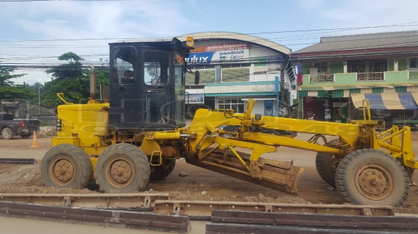 ขายด่วน รถเกรด komatsu GD28 เครื่องดี พร้อมใช้งาน มีเอกสารซื้อขาย เพียง 320000 บาท