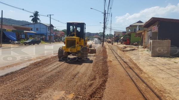 ขายด่วน รถเกรด komatsu GD28 เครื่องดี พร้อมใช้งาน มีเอกสารซื้อขาย เพียง 320000 บาท