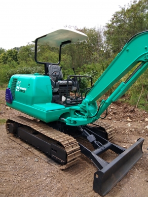 (ขายรถขุดแบคโฮยอดนิยม) KOMATSU Pc25-7 ขนาดPc25 รถเก่านอกแท้100\%  (คอลโทลน้ำมัน แทรคเหล็กใหม่มือ1 เครื่องแน่น ระบบไว ช่วงล่างสวย)  รถพร้อมใช้งาน เอกสารใบอินวอยครบ                ????ราคา 360,000 ต่อรองได้???? ☎️ สนใจติดต่อ 096-3268553 (สถิตย์พันธ์)  ???? I