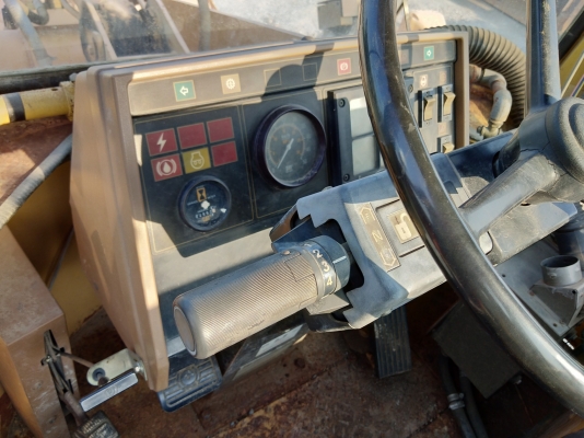 รถตัก เก่านอก ขายถูก CAT 910F นำเข้าจากญี่ปุ่น โทร.090-986-2521 อ๊อบ