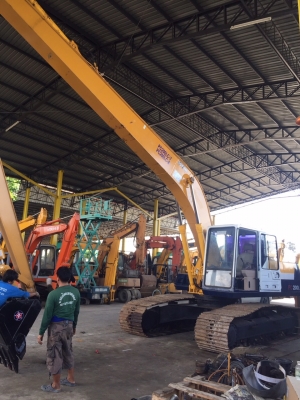Komatsu PC200LC-5 รถสภาพดีพร้อมใช้งาน ใส่บูมยาวใหม่ สนใจติดต่อ0813553478 คุณโย