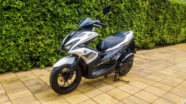 YAMAHA AEROX 155 สีขาว รถสวยใหม่ พร้อมใช้งาน เอกสารชุดโอนครบ วิ่งน้อย  ตัวรถสวยมาก