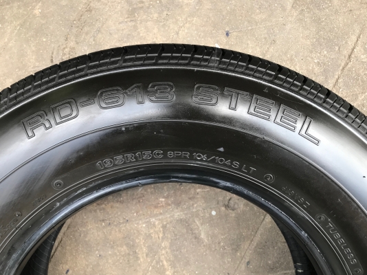 ยางป้ายแดง 195-15 Bridgestone RD-613 ปี 18 มีตุ่มทุกเส้น ยางป้ายแดง 195-15 Bridgestone RD-613 ปี 18 มีตุ่มทุกเส้น