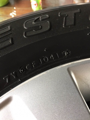 ขายล้อ Revo ขอบ17 พร้อมยาง BRIDGESTONE 265-65-17 ปี15 ชุดละ 9,900 บาท