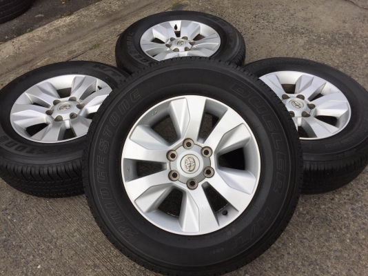 ขายล้อ Revo ขอบ17 พร้อมยาง BRIDGESTONE 265-65-17 ปี15 ชุดละ 9,900 บาท