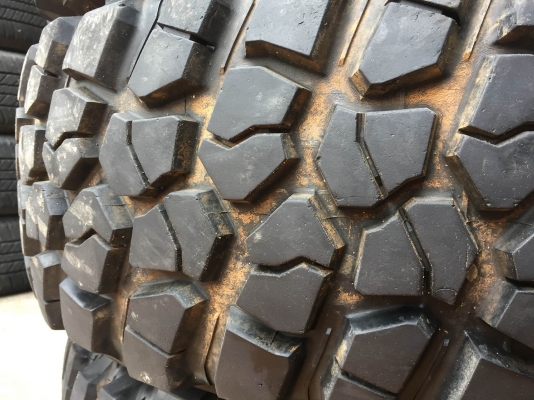 ขายยาง BF Goodrich Mud-Terrain T/A KM2 285-75-16 ปี14 ชุดละ 19,500 บาท ขายยาง BF Goodrich Mud-Terrain T/A KM2 285-75-16 ปี14 ชุดละ 19,500 บาท
