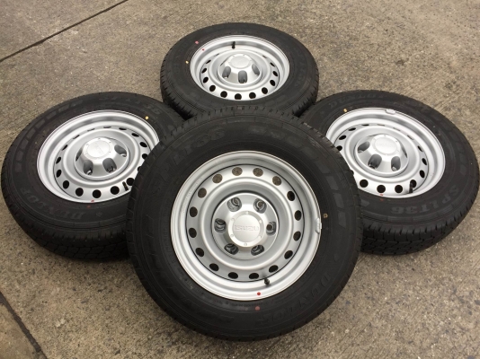 ขายล้อกระทะป้ายแดง D-Max ขอบ15 6รู พร้อมยาง DUNLOP LT36 215-70-15 ปี18 ชุดละ 9,000 บาท แยกยาง 7,500 บาท