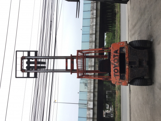 อาร์ ซี เอช โฟรคลิฟท์ ขาย โตโยต้า รุ่น 4 ดีเซล 2.5 ตัน เสา 4 เมตร