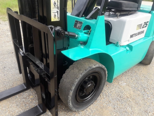 ขายรถยก MITSUBISHI FD25 F18A  เครื่องดีเซล เกียร์ธรรมดา ยกได้2.5ตัน เสา4เมตร ยางตันหน้า-หลัง รถเก่าญี่ปุ่น ติดต่อ 098-7962549