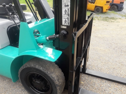 ขายรถยก MITSUBISHI FD25 F18A  เครื่องดีเซล เกียร์ธรรมดา ยกได้2.5ตัน เสา4เมตร ยางตันหน้า-หลัง รถเก่าญี่ปุ่น ติดต่อ 098-7962549