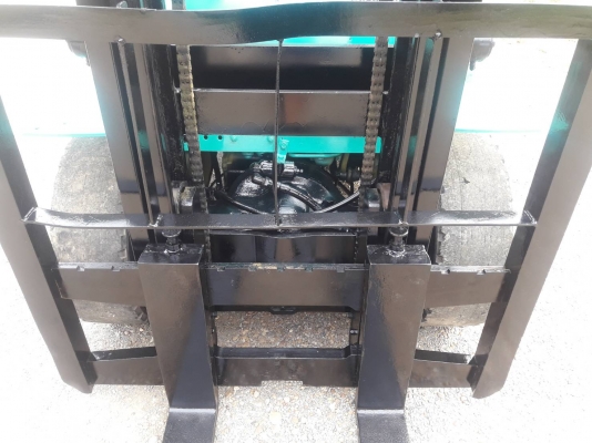 ขายรถยก MITSUBISHI FD25 F18A  เครื่องดีเซล เกียร์ธรรมดา ยกได้2.5ตัน เสา4เมตร ยางตันหน้า-หลัง รถเก่าญี่ปุ่น ติดต่อ 098-7962549