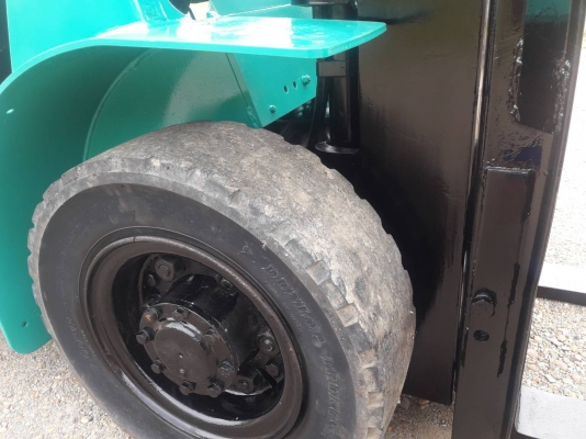 ขายรถยก MITSUBISHI FD25 F18A  เครื่องดีเซล เกียร์ธรรมดา ยกได้2.5ตัน เสา4เมตร ยางตันหน้า-หลัง รถเก่าญี่ปุ่น ติดต่อ 098-7962549