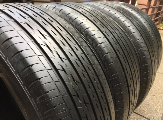 ยาง Bridgestone 215 55 17 ปี17 ดอกเต็ม ไม่มีปะ ใช้ยาว ราคาไม่แพงยาง ยาง Bridgestone 215 55 17 ปี17 ดอกเต็ม ไม่มีปะ ใช้ยาว ราคาไม่แพงยาง