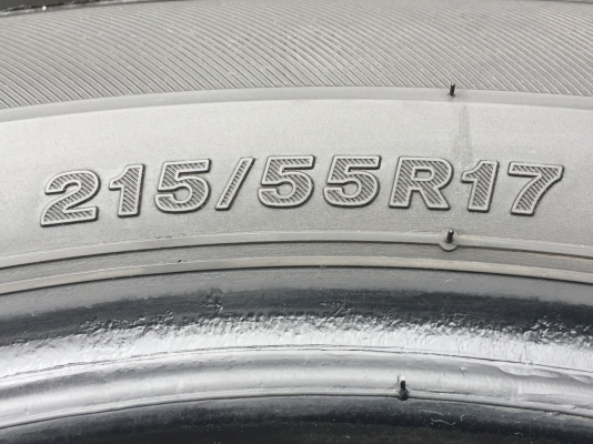 ยาง Bridgestone 215 55 17 ปี17 ดอกเต็ม ไม่มีปะ ใช้ยาว ราคาไม่แพงยาง