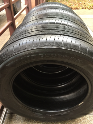 ยาง Bridgestone 215 55 17 ปี17 ดอกเต็ม ไม่มีปะ ใช้ยาว ราคาไม่แพงยาง