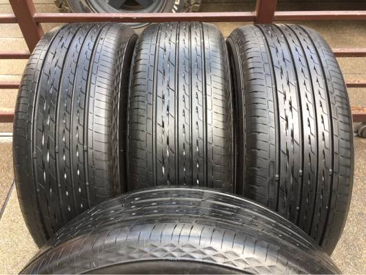 ยาง Bridgestone 215 55 17 ปี17 ดอกเต็ม ไม่มีปะ ใช้ยาว ราคาไม่แพงยาง