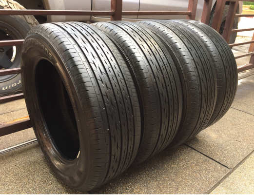 ยาง Bridgestone 215 55 17 ปี17 ดอกเต็ม ไม่มีปะ ใช้ยาว ราคาไม่แพงยาง