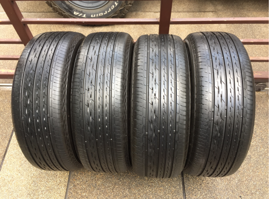 ยาง Bridgestone 215 55 17 ปี17 ดอกเต็ม ไม่มีปะ ใช้ยาว ราคาไม่แพงยาง