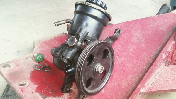 ปั๊มพวงมาลัยเพาเวอร์รถยนต์