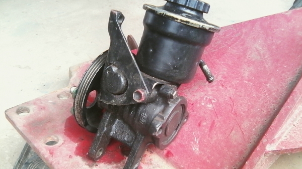 ปั๊มพวงมาลัยเพาเวอร์รถยนต์