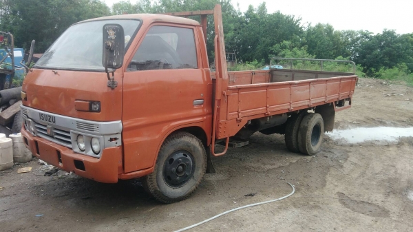 หกล้อISUZU 110แรง เครื่อง4BE1 เครื่องแน่น คัสชีพอได้ หัวไม่ผุ เอกสารม.79ราคา78,000บ. อยู่อยุธยา โทร0